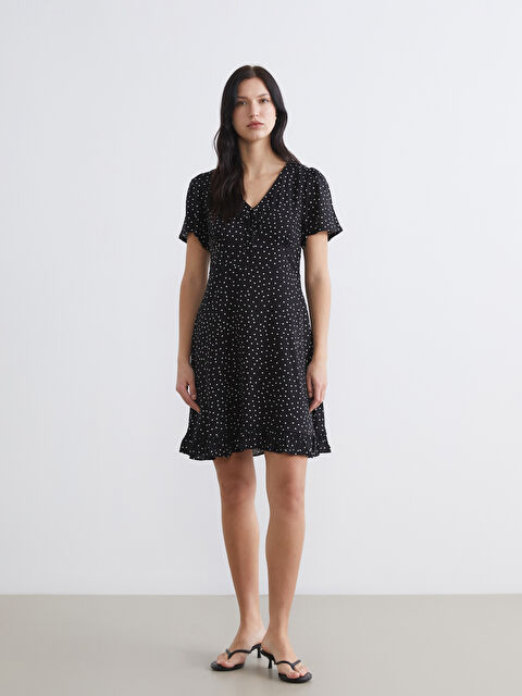 LCW Comfort V Yaka Puantiyeli Fırfırlı Mini Elbise - S6K259Z8-LQJ