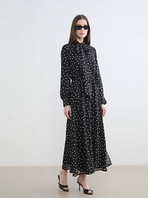 LCW Modest Dik Yaka Puantiyeli Kuşaklı A Kesim Elbise - S6K373Z8-LQJ