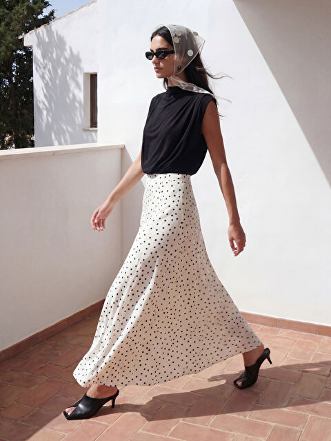 LCW Modest Beli Fermuarlı Puantiyeli Kloş Etek	