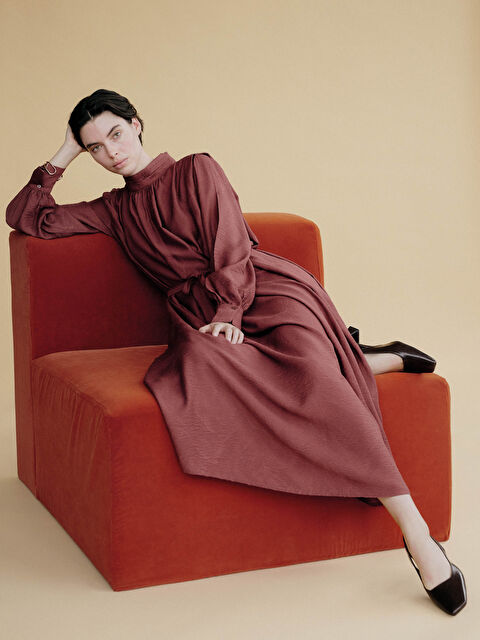 LCW Modest Dik Yaka Kuşaklı Oversize Büzgülü Elbise - S6KA44Z8-D3P