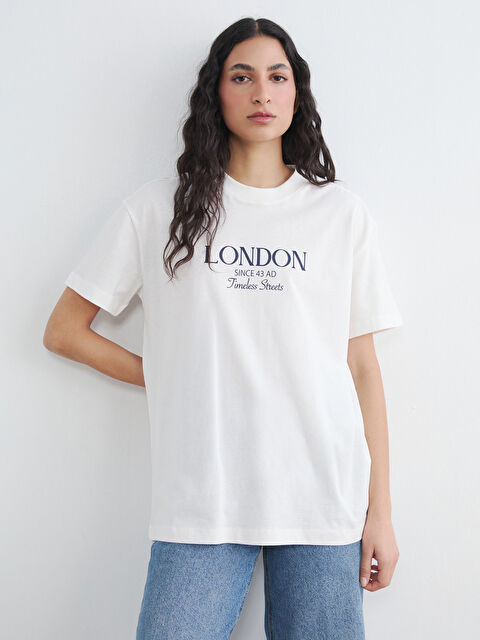 LCW Modest მრგვალი საყელო London ნაბეჭდი ქალების მაისური