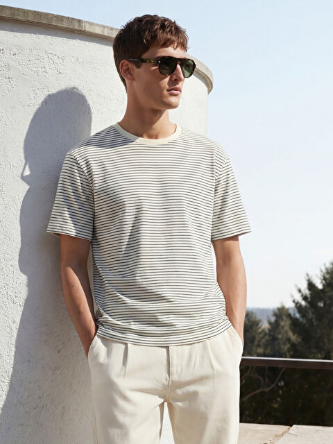 LCW Vision Bisiklet Yaka Çizgili Erkek Tişört