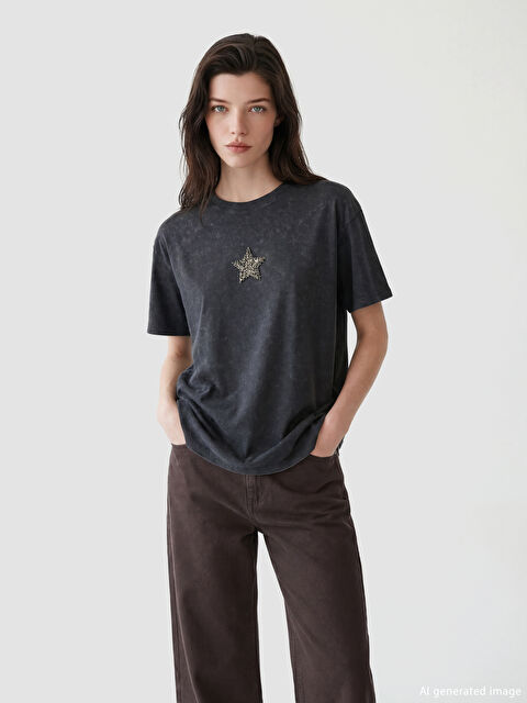 LCW Comfort Bisiklet Yaka Yıldız İşlemeli Kadın Tişört - S6KO91Z8-502