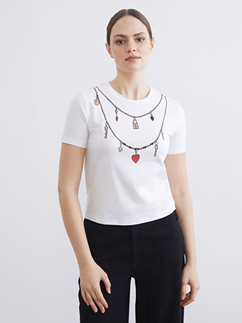 LC WAIKIKI Bisiklet Yaka Kolye Baskılı Kadın Tişört - S6L083Z8-J5E