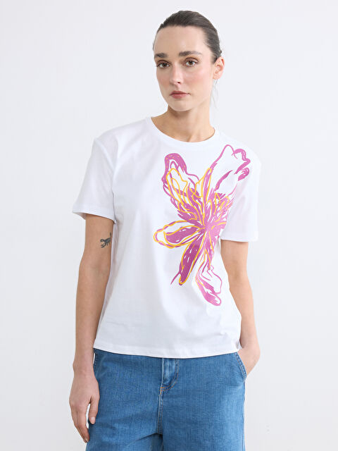 LC WAIKIKI Bisiklet Yaka Çiçekli Kadın Tişört - S6L117Z8-J5E