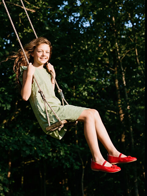 LCW Kids Bisiklet Yaka Fırfırlı Kız Çocuk Brode Elbise - S6L846Z4-4EZ