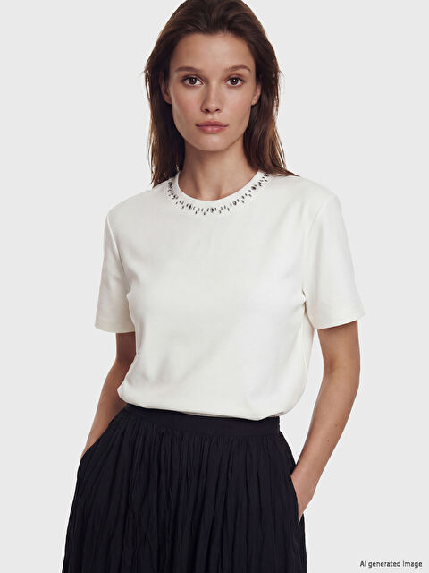 LCW Modest Bisiklet Yaka Taşlı Kadın Tişört