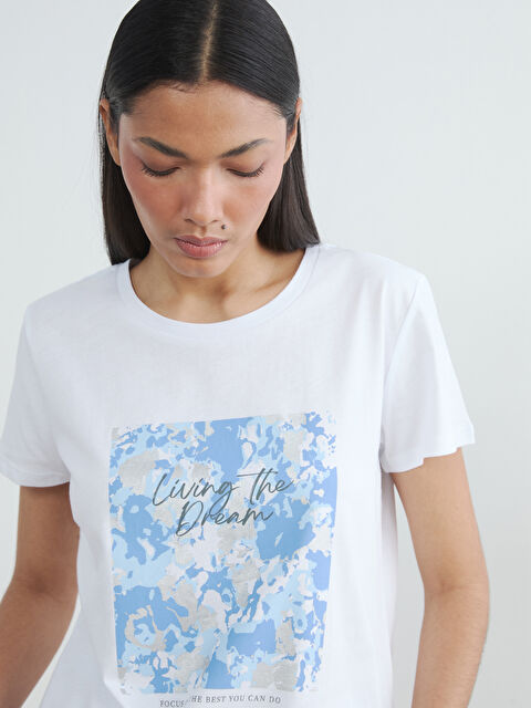 LC WAIKIKI Bisiklet Yaka Baskılı Kadın Tişört	 - S6LD07Z8-J5E