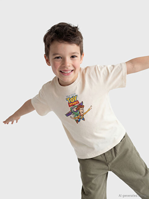 LCW Kids Bisiklet Yaka Toy Story Baskılı Erkek Çocuk Tişört - S6LF34Z1-QVK