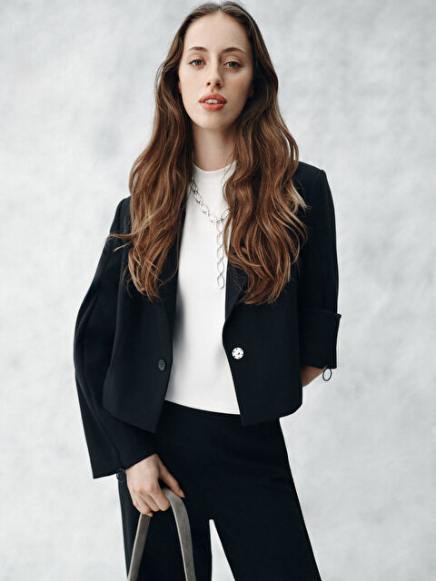 LCW Limitless Kolay Giyilebilir Koldan Fermuarlı Kadın Crop Blazer Ceket - S6LL97Z8-CRP