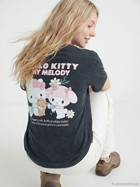 XSIDE Bisiklet Yaka Hello Kitty Baskılı Kadın Tişört