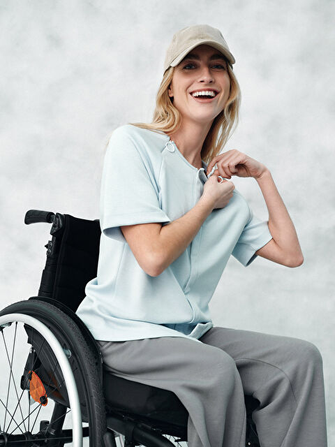 LCW Limitless Kolay Giyilebilir Önden Çıtçıtlı Kadın Tişört - S6LS61Z8-QWQ