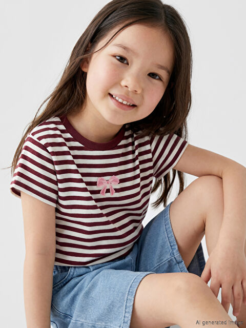 LCW Kids Bisiklet Yaka Nakışlı Kız Çocuk Tişört