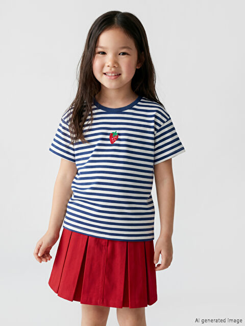 LCW Kids Bisiklet Yaka Nakışlı Kız Çocuk Tişört