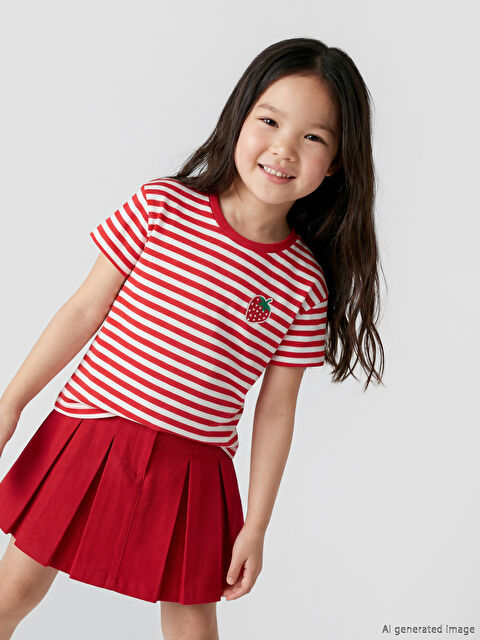 LCW Kids Bisiklet Yaka Çilek Nakışlı Kız Çocuk Tişört