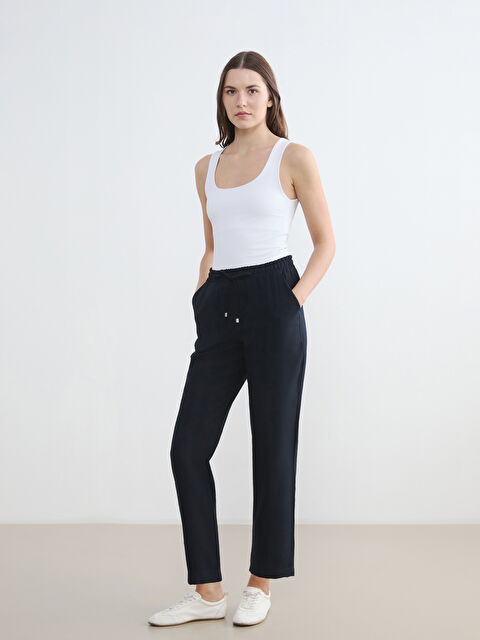 LCWAIKIKI Classic Beli Lastikli Kadın Pantolon - S6M478Z8-E1J