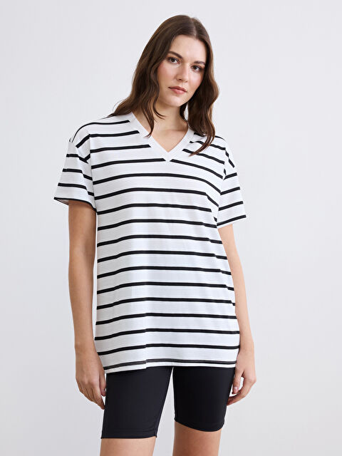 LCW Comfort V Yaka Çizgili Kadın Tişört	 - S6M770Z8-LEG