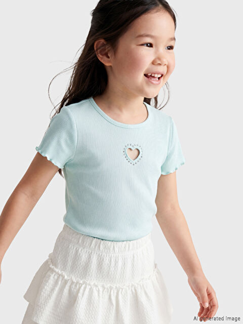 LCW Kids Bisiklet Yaka Nakışlı Kız Çocuk Fitilli Tişört