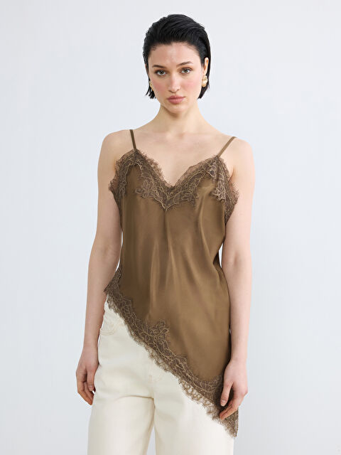 LCW Vision V Yaka Dantel Detaylı İp Askılı Bluz	 - S6M824Z8-2TF