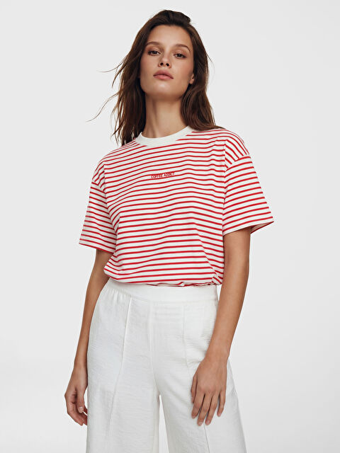 LCW Modest Bisiklet Yaka Çizgili Kadın Tişört