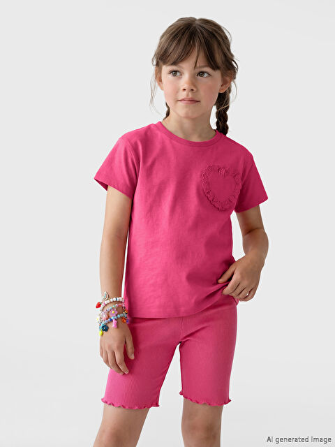 LCW Kids Bisiklet Yaka Nakışlı Kız Çocuk Tişört	