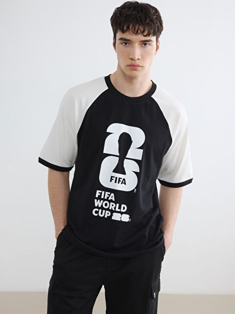 XSIDE Bisiklet Yaka FIFA 2026 Baskılı Erkek Tişört