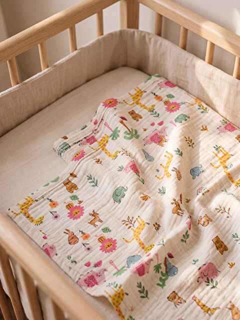 LCW baby Baskılı Kız Bebek Müslin Örtü 80x90 cm - S6N080Z1-LRA