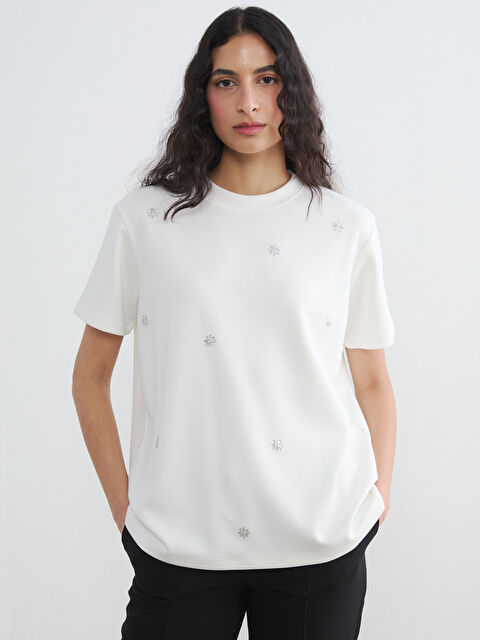 LCW Modest Bisiklet Yaka Taşlı Kadın Tişört - S6N685Z8-R9J