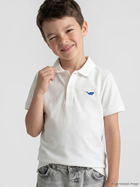 LCW Kids Polo Yaka Kısa Kollu Nakışlı Erkek Çocuk Tişört