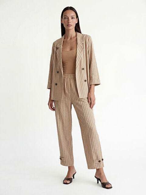 LCWAIKIKI Classic Beli Lastikli Çizgili Havuç Kesim Kadın Pantolon