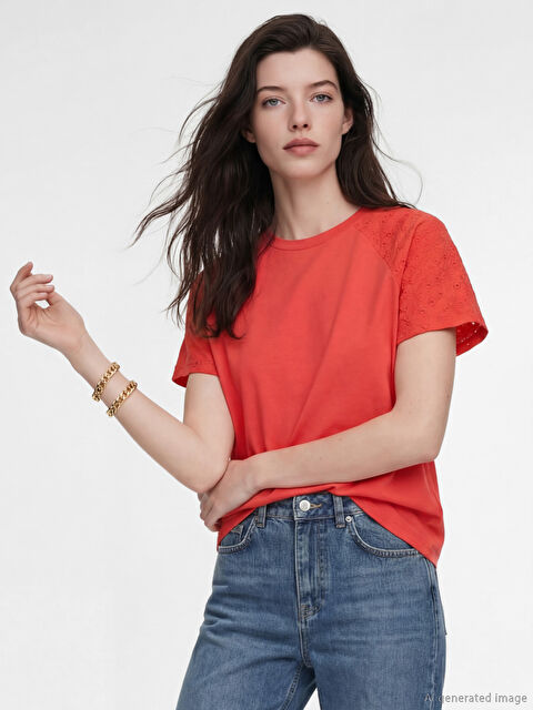 LCW Comfort Bisiklet Yaka Nakışlı Kadın Tişört