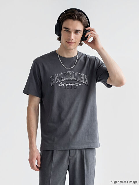 XSIDE تي شيرت رجالي مطبوع برشلونة