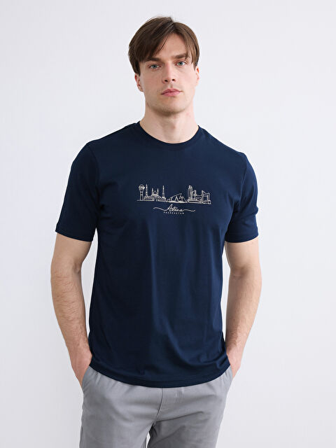 LCWAIKIKI Classic Дөңгелек жағалы астана принтті трикотаж ерлер футболкасы - S6NE31Z8-DWP