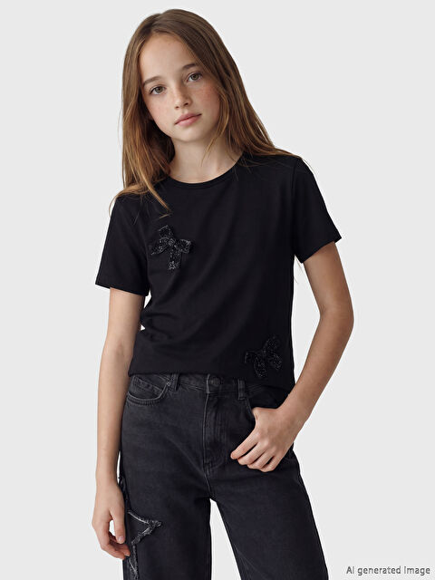 LCW Kids Bisiklet Yaka Fiyonk İşlemeli Kız Çocuk Tişört