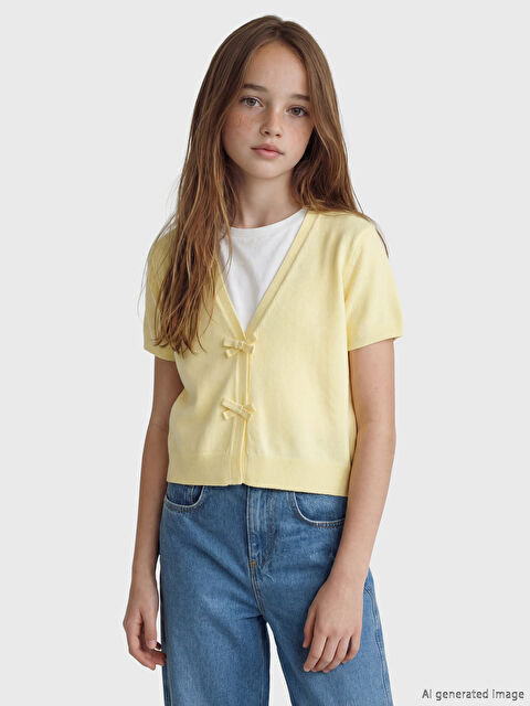 LCW Kids V Yaka Fiyonk Detaylı Kız Çocuk Triko Hırka