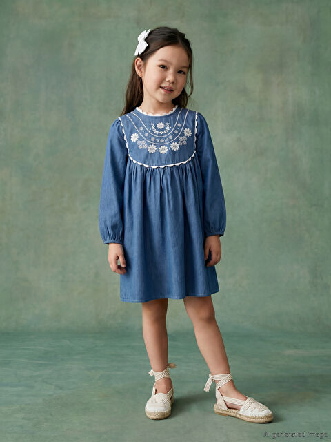 LCW Kids Bebe Yaka Çiçek Nakışlı Kız Çocuk Elbise