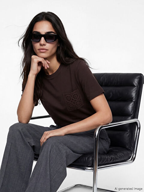 LCW Vision Bisiklet Yaka Nakışlı Kadın Tişört - S6NV48Z8-JR3