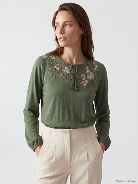 LCW Grace Bağlamalı Yaka Çiçek Nakışlı Bluz