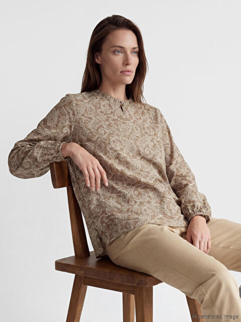 LCW Grace Fırfırlı Dik Yaka Desenli Bluz