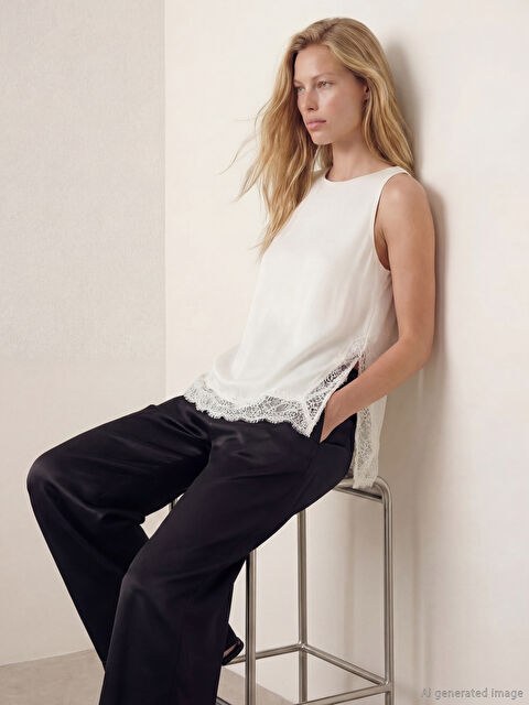 LC WAIKIKI Bisiklet Yaka Dantel Detaylı Saten Bluz - S6OM39Z8-FDU