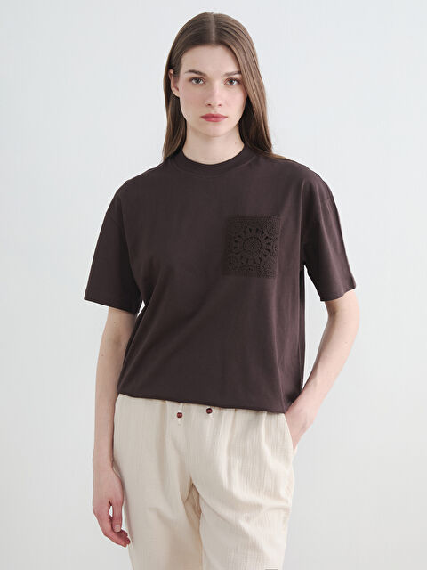 LCW Modest Bisiklet Yaka Dantel Nakışlı Kadın Tişört - S6C012Z8-HMK