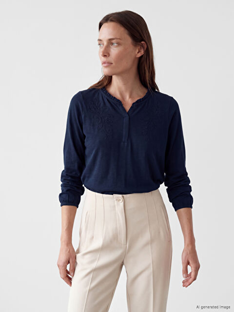 LCW Grace Kaçık Yaka Nakışlı Bluz