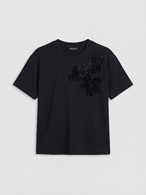 LCW Comfort Çiçek Aplikeli Soft Touch Kadın Tişört - S6A081Z8-CVL