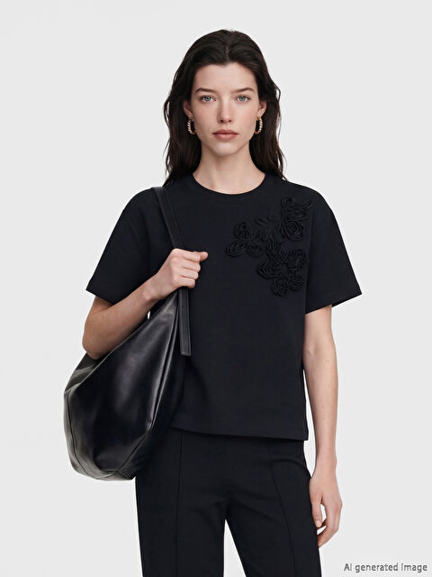 LCW Comfort Çiçek Aplikeli Soft Touch Kadın Tişört