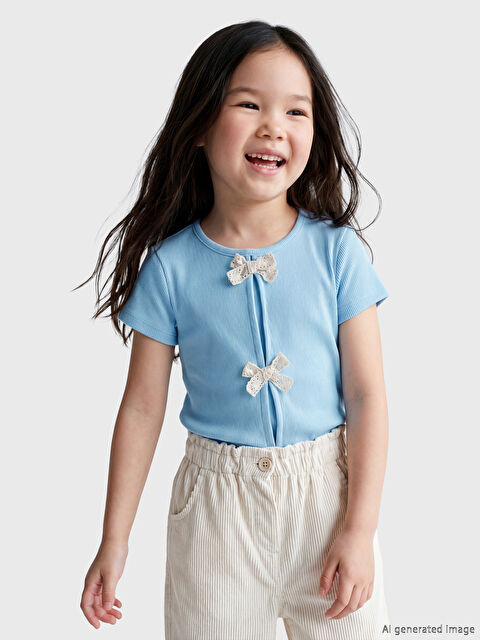 LCW Kids Bisiklet Yaka Fiyonk Detaylı Kız Çocuk Tişört