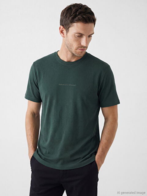 LCWAIKIKI Classic Bisiklet Yaka Slogan Baskılı Erkek Tişört