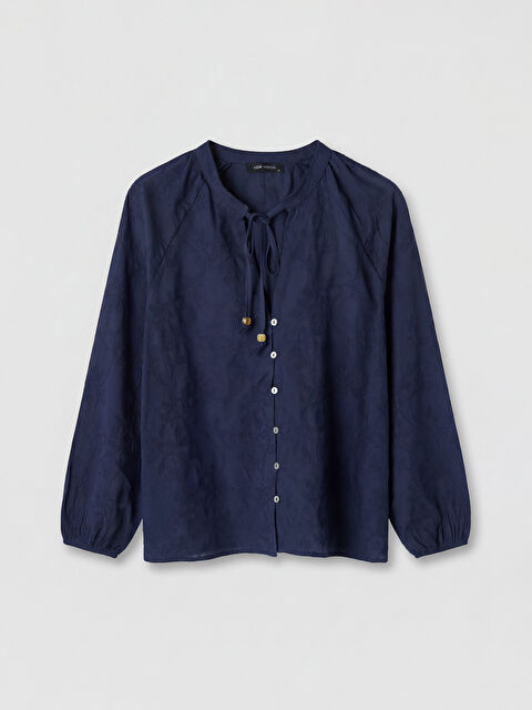 LCW Vision Bağlamalı Yaka Nakışlı Bluz