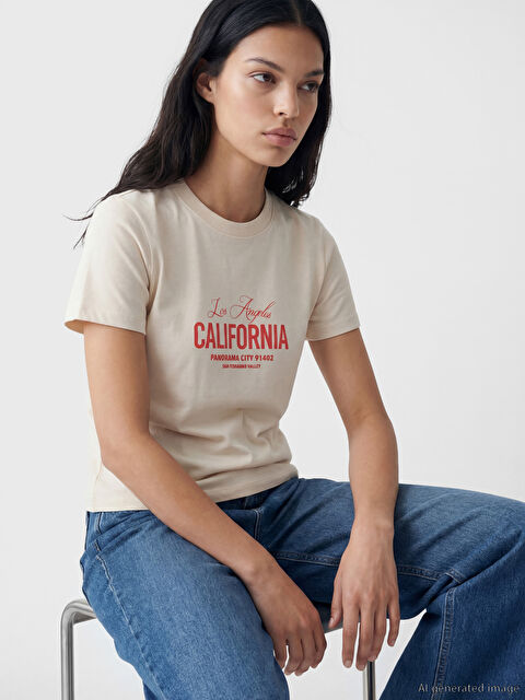 LCW Vision Bisiklet Yaka Los Angeles Baskılı Kadın Tişört