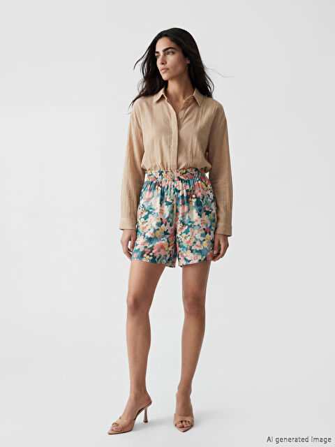 LCWAIKIKI Classic Beli Lastikli Çiçekli Kadın Şort