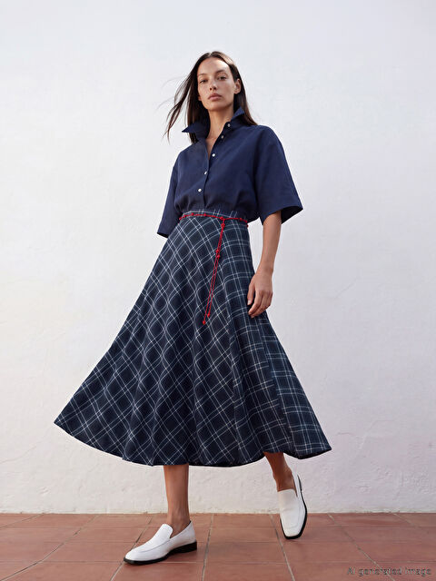 LCWAIKIKI Classic Beli Lastikli Ekose Kloş Etek